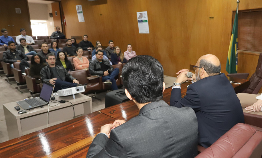 O secretário da Fazenda Renê Garcia, fala durante o curso de formação dos novos servidores da SEFA.Curitiba, 16-10-19.Foto: Arnaldo Alves / AEN.