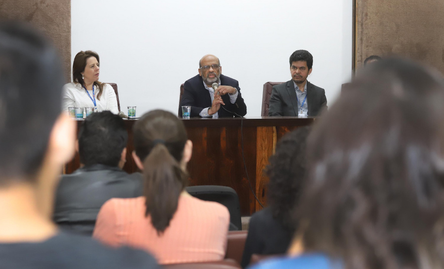 O secretário da Fazenda Renê Garcia, fala durante o curso de formação dos novos servidores da SEFA.Curitiba, 16-10-19.Foto: Arnaldo Alves / AEN.