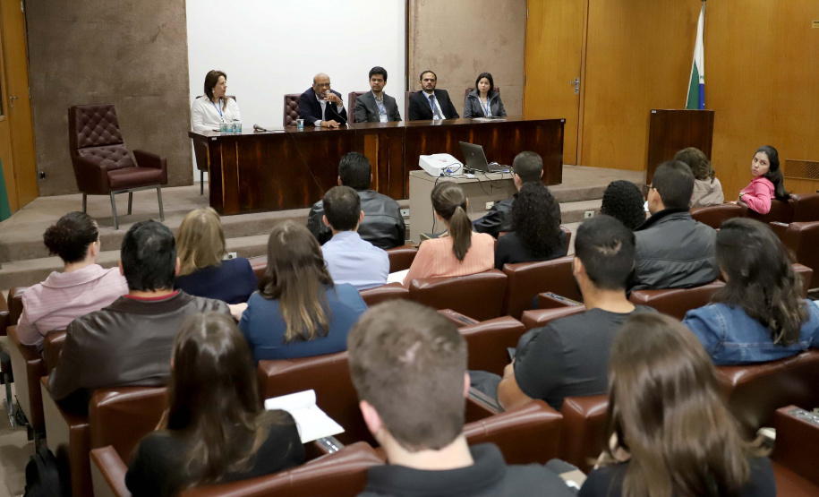 O secretário da Fazenda Renê Garcia, fala durante o curso de formação dos novos servidores da SEFA.Curitiba, 16-10-19.Foto: Arnaldo Alves / AEN.