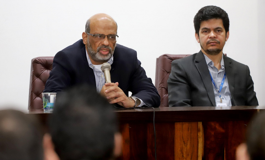 O secretário da Fazenda Renê Garcia, fala durante o curso de formação dos novos servidores da SEFA.Curitiba, 16-10-19.Foto: Arnaldo Alves / AEN.