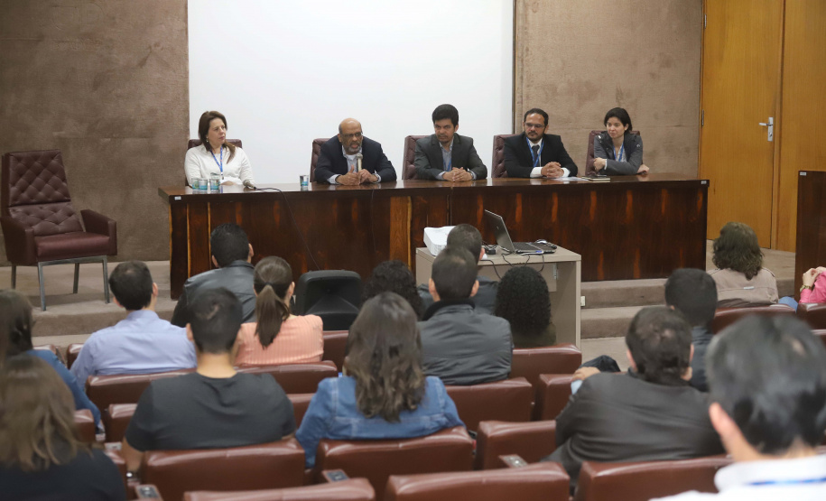 O secretário da Fazenda Renê Garcia, fala durante o curso de formação dos novos servidores da SEFA.Curitiba, 16-10-19.Foto: Arnaldo Alves / AEN.