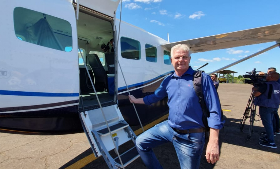 Dois potentes jatos de água batizaram simbolicamente as primeiras aeronaves que partiram com voos de Curitiba para o Interior do Estado inaugurando oficialmente, nesta terça-feira (22), o programa Voe Paraná. O voo 5545 partiu às 12h15 com destino à Guaíra, na região Oeste. O 5555 foi para União da Vitória, no extremo sul do Paraná. Antes disso, uma aeronave saiu de Campo Mourão, no Centro-Oeste, rumo à capital. Foto: Prefeitura de Francisco Beltrão