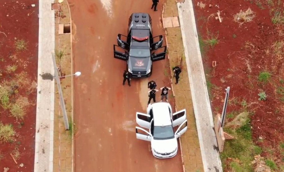 Unidades prisionais de Foz do Iguaçu e Londrina começaram um projeto pioneiro de monitoramento de presos por meio de drones. A ideia do Departamento Penitenciário do Paraná (Depen) é aproveitar que as Aeronaves Remotamente Pilotadas têm alta tecnologia e baixo custo. Nos últimos meses, os servidores da instituição têm recebido treinamento para trabalhar com os equipamentos. Foto; Divulgação/Depen