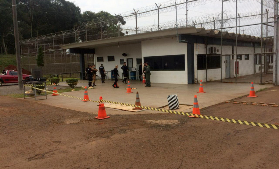 Unidades prisionais de Foz do Iguaçu e Londrina começaram um projeto pioneiro de monitoramento de presos por meio de drones. A ideia do Departamento Penitenciário do Paraná (Depen) é aproveitar que as Aeronaves Remotamente Pilotadas têm alta tecnologia e baixo custo. Nos últimos meses, os servidores da instituição têm recebido treinamento para trabalhar com os equipamentos. Foto; Divulgação/Depen