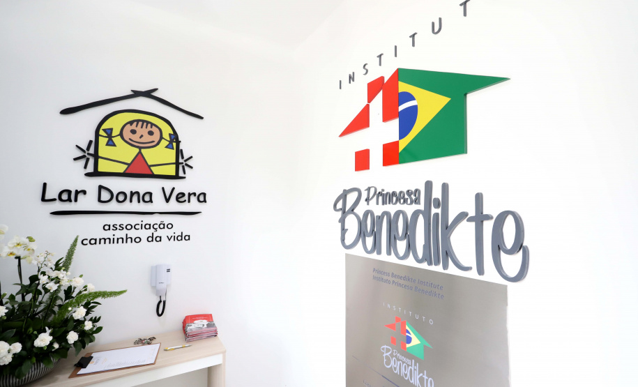 O governador Carlos Massa Ratinho Junior participa nesta terça-feira (22), às 12 horas, da cerimônia de abertura, em Curitiba, do Instituto Princesa Benedikte do Reino da Dinamarca. Participaram: presidente da Câmara de Comércio Brasil-Dinamarca, Jenns Olessen; embaixador da Dinamarca, Nicolai Britz; cônsul honorário da Dinamarca em Curitiba, Pedro Luiz Fernandes; entre outros.Curitiba, 22-10-19.Foto: Arnaldo Alves / AEN.