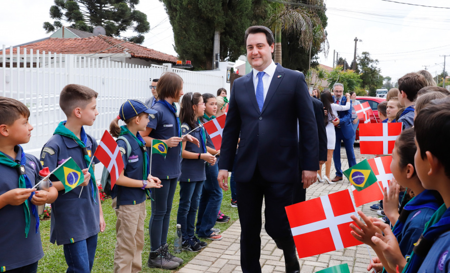 Foi inaugurada nesta terça-feira (22) a sede do Instituto Princesa Benedikte em Curitiba, primeiro projeto social dinamarquês no Brasil, que vai abrigar crianças que foram retiradas da guarda dos pais, vítimas de abandono ou violência. O governador Carlos Massa Ratinho Junior participou evento, que contou com a presença da princesa Benedikte da Dinamarca, patrona da entidade.