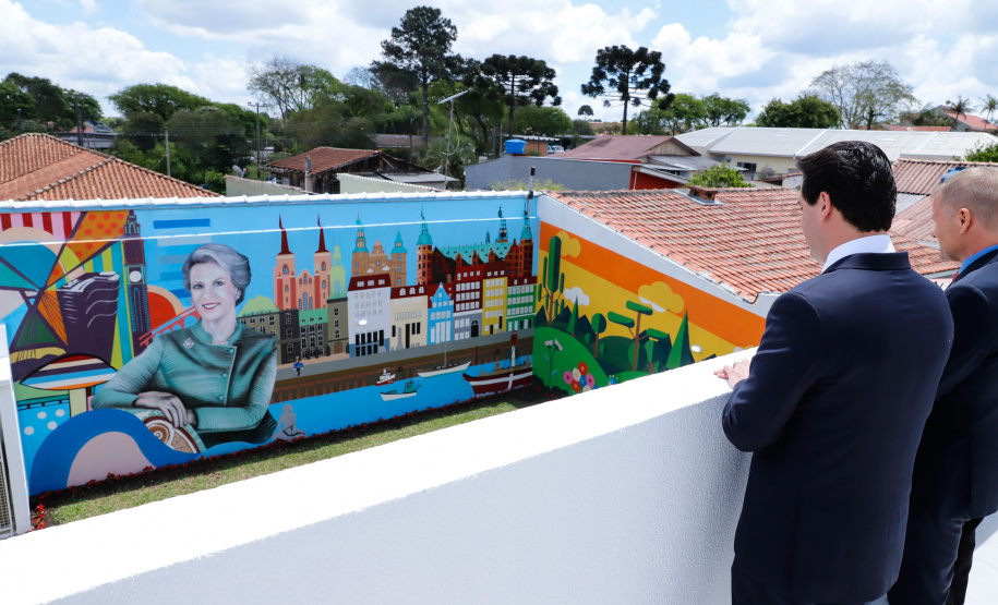 Foi inaugurada nesta terça-feira (22) a sede do Instituto Princesa Benedikte em Curitiba, primeiro projeto social dinamarquês no Brasil, que vai abrigar crianças que foram retiradas da guarda dos pais, vítimas de abandono ou violência. O governador Carlos Massa Ratinho Junior participou evento, que contou com a presença da princesa Benedikte da Dinamarca, patrona da entidade.