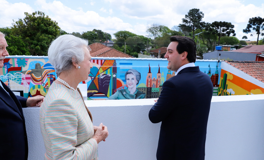 Foi inaugurada nesta terça-feira (22) a sede do Instituto Princesa Benedikte em Curitiba, primeiro projeto social dinamarquês no Brasil, que vai abrigar crianças que foram retiradas da guarda dos pais, vítimas de abandono ou violência. O governador Carlos Massa Ratinho Junior participou evento, que contou com a presença da princesa Benedikte da Dinamarca, patrona da entidade.