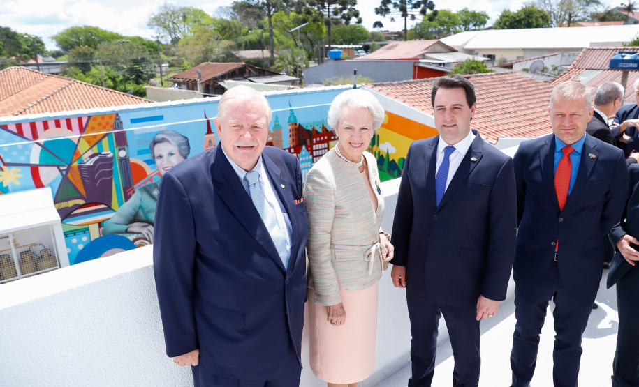 Foi inaugurada nesta terça-feira (22) a sede do Instituto Princesa Benedikte em Curitiba, primeiro projeto social dinamarquês no Brasil, que vai abrigar crianças que foram retiradas da guarda dos pais, vítimas de abandono ou violência. O governador Carlos Massa Ratinho Junior participou evento, que contou com a presença da princesa Benedikte da Dinamarca, patrona da entidade.