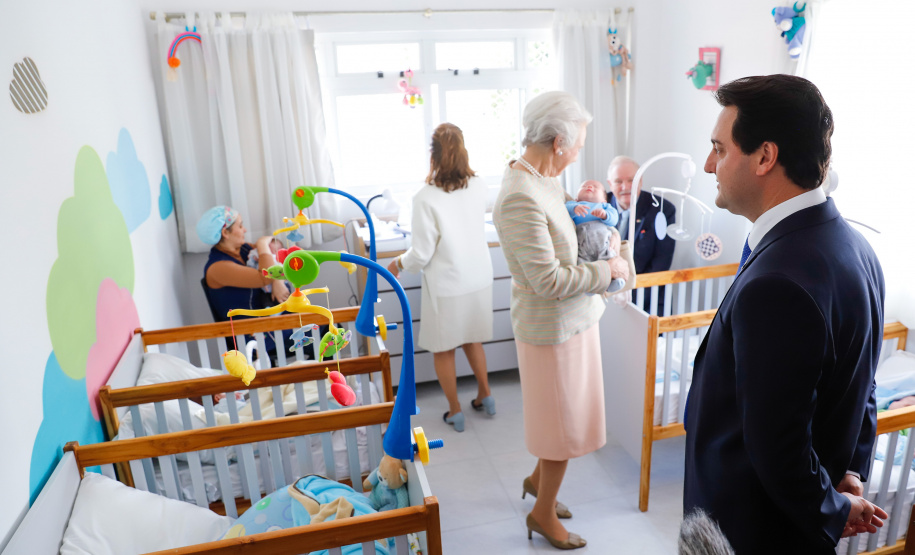 Foi inaugurada nesta terça-feira (22) a sede do Instituto Princesa Benedikte em Curitiba, primeiro projeto social dinamarquês no Brasil, que vai abrigar crianças que foram retiradas da guarda dos pais, vítimas de abandono ou violência. O governador Carlos Massa Ratinho Junior participou evento, que contou com a presença da princesa Benedikte da Dinamarca, patrona da entidade.