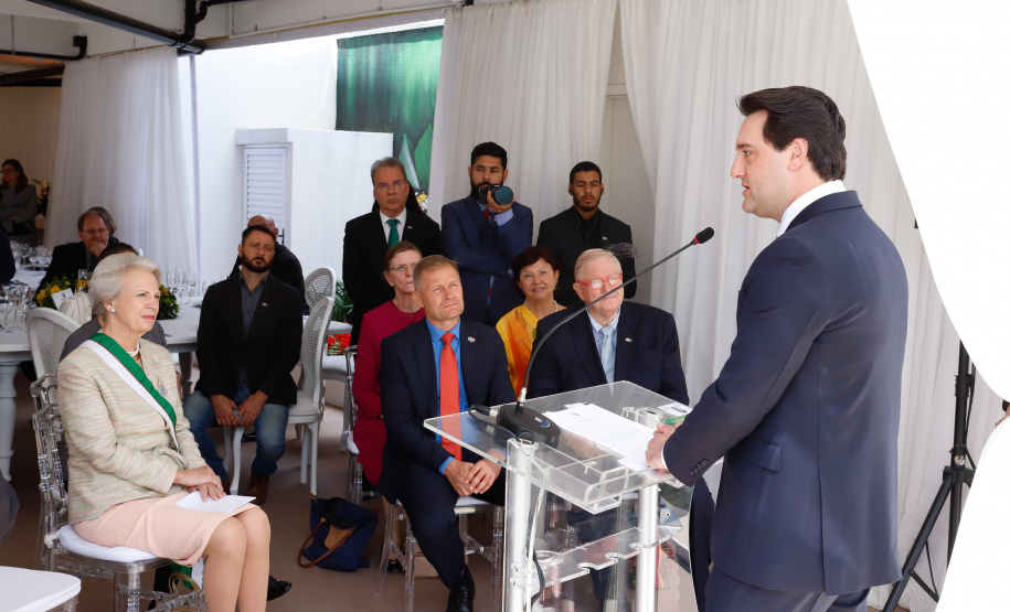 Foi inaugurada nesta terça-feira (22) a sede do Instituto Princesa Benedikte em Curitiba, primeiro projeto social dinamarquês no Brasil, que vai abrigar crianças que foram retiradas da guarda dos pais, vítimas de abandono ou violência. O governador Carlos Massa Ratinho Junior participou evento, que contou com a presença da princesa Benedikte da Dinamarca, patrona da entidade.