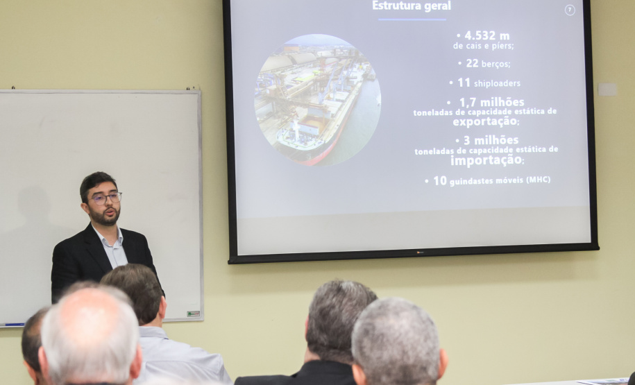 A empresa pública Portos do Paraná voltou a se reunir com o Conselho Temático de Infraestutura do G7, no Sindicato e Organização das Cooperativas do Estado do Paraná (Ocepar). Nesta terça-feira (22), esteve em debate a construção do Plano Ferroviário Paranaense, proposto pelo setor produtivo. A ideia é aumentar a participação do modal no transporte de cargas, com a reestruturação da malha ferroviária. Foto: Ocepar