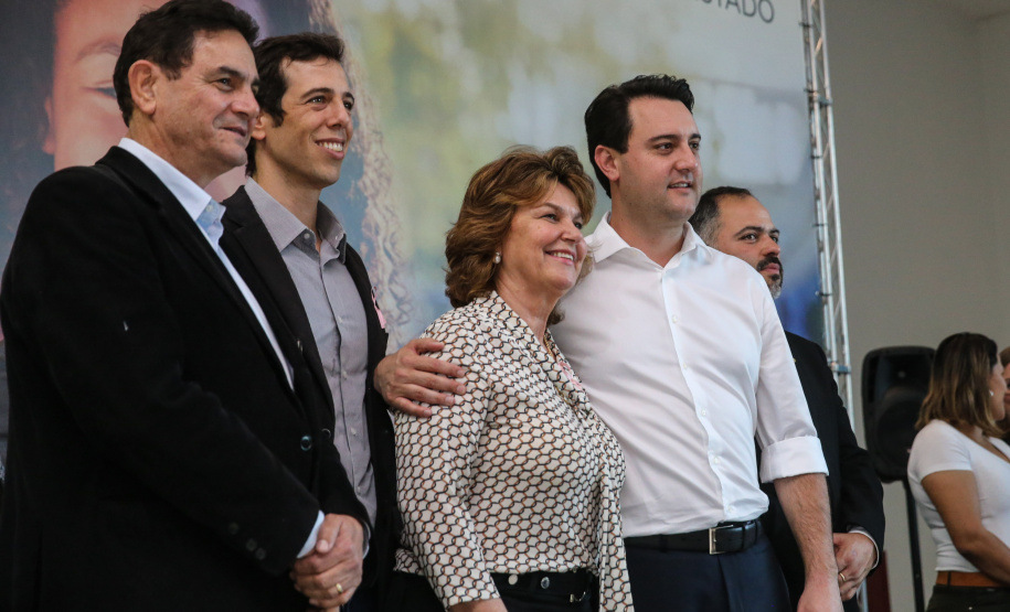 O governador Carlos Massa Ratinho Junior confirma nesta terça-feira (22) recursos para investimentos em infraestrutura escolar. Serão emitidas ordens de serviço para início de obras de reparos e melhorias e autorizadas novas licitações, envolvendo mais de 100 escolas, em todas as regiões do Estado   Curitiba, 22/10/2019 - Foto: Geraldo Bubniak/AEN