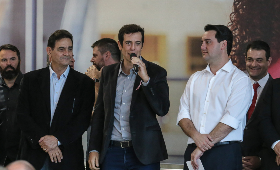 O governador Carlos Massa Ratinho Junior confirma nesta terça-feira (22) recursos para investimentos em infraestrutura escolar. Serão emitidas ordens de serviço para início de obras de reparos e melhorias e autorizadas novas licitações, envolvendo mais de 100 escolas, em todas as regiões do Estado   Curitiba, 22/10/2019 - Foto: Geraldo Bubniak/AEN