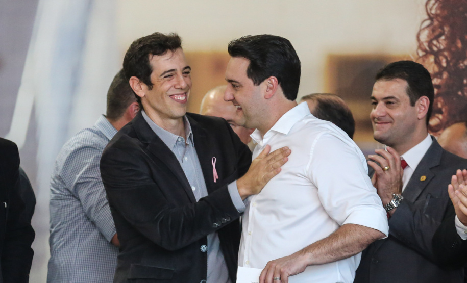 O governador Carlos Massa Ratinho Junior confirma nesta terça-feira (22) recursos para investimentos em infraestrutura escolar. Serão emitidas ordens de serviço para início de obras de reparos e melhorias e autorizadas novas licitações, envolvendo mais de 100 escolas, em todas as regiões do Estado   Curitiba, 22/10/2019 - Foto: Geraldo Bubniak/AEN