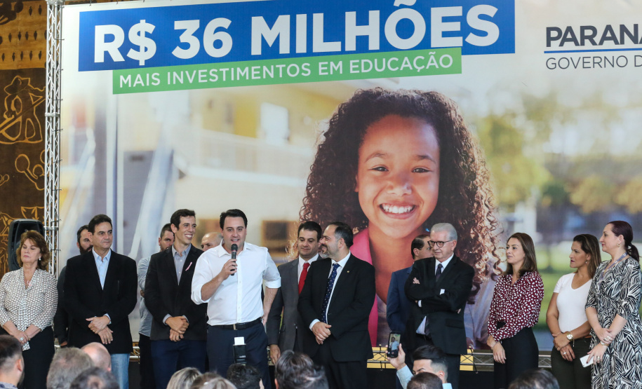 O governador Carlos Massa Ratinho Junior confirma nesta terça-feira (22) recursos para investimentos em infraestrutura escolar. Serão emitidas ordens de serviço para início de obras de reparos e melhorias e autorizadas novas licitações, envolvendo mais de 100 escolas, em todas as regiões do Estado   Curitiba, 22/10/2019 - Foto: Geraldo Bubniak/AEN