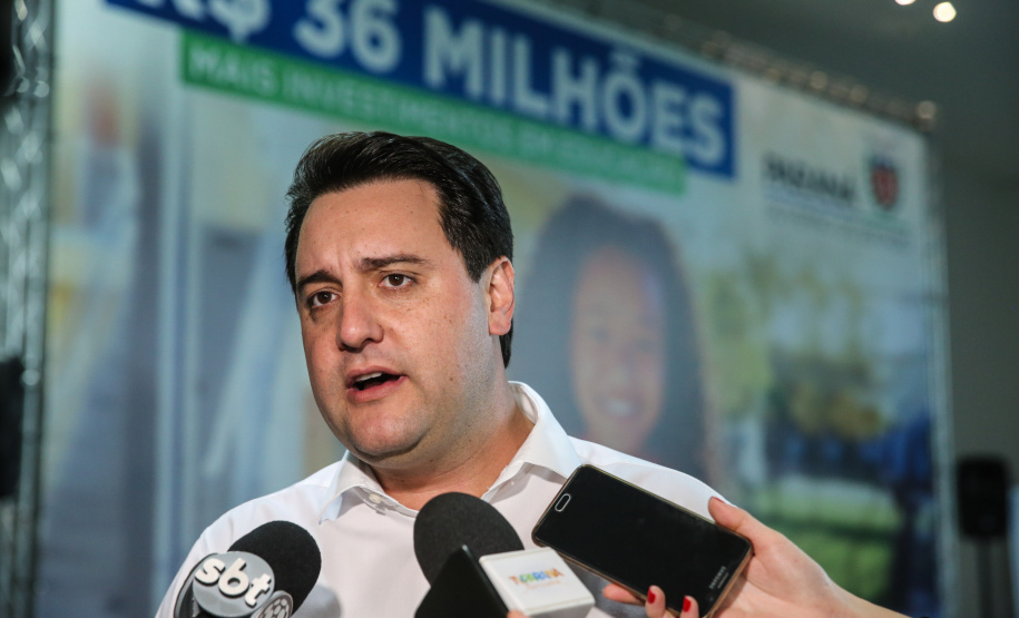 O governador Carlos Massa Ratinho Junior confirma nesta terça-feira (22) recursos para investimentos em infraestrutura escolar. Serão emitidas ordens de serviço para início de obras de reparos e melhorias e autorizadas novas licitações, envolvendo mais de 100 escolas, em todas as regiões do Estado   Curitiba, 22/10/2019 - Foto: Geraldo Bubniak/AEN