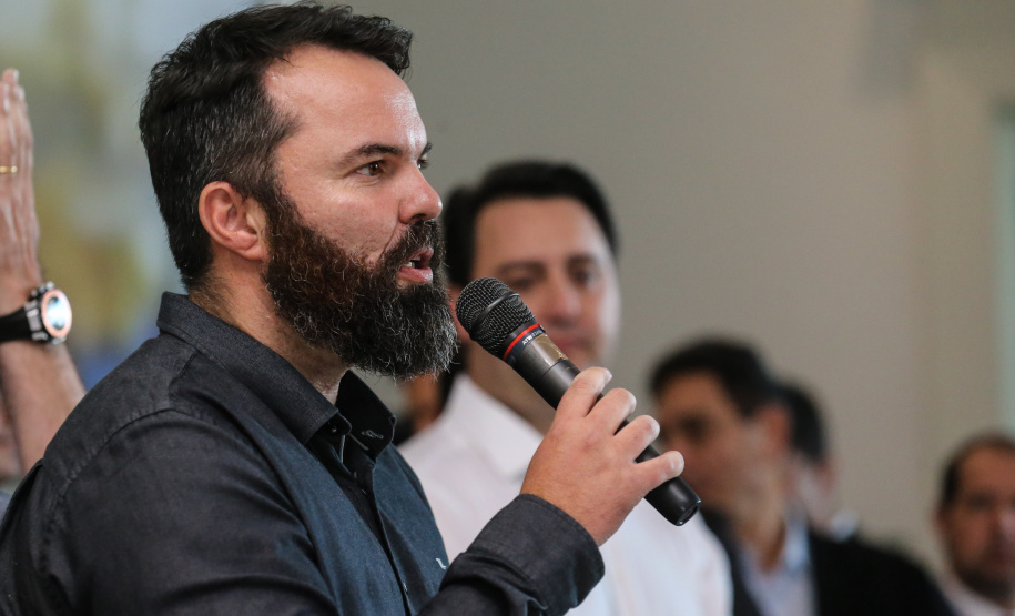 O governador Carlos Massa Ratinho Junior confirma nesta terça-feira (22) recursos para investimentos em infraestrutura escolar. Serão emitidas ordens de serviço para início de obras de reparos e melhorias e autorizadas novas licitações, envolvendo mais de 100 escolas, em todas as regiões do Estado   Curitiba, 22/10/2019 - Foto: Geraldo Bubniak/AEN