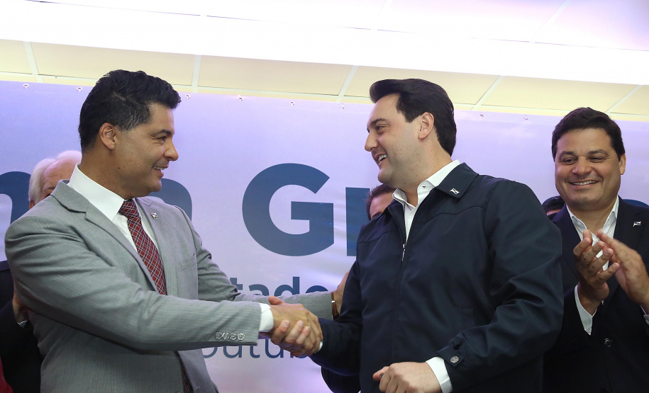 O governador Carlos Massa Ratinho Junior, acompanhado do prefeito Marcelo Rangel, do vice-governador Darci Piana e de diversas autoridades, assinou o decreto que transfere temporariamente a sede do governo estadual para o município. A iniciativa coincide com a Feira Paraná, que acontece de 18 a 27 de outubro.Foto:Jaelson Lucas / AEN