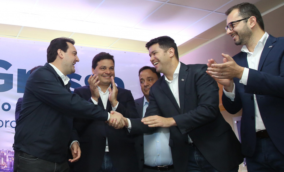 O governador Carlos Massa Ratinho Junior, acompanhado do prefeito Marcelo Rangel, do vice-governador Darci Piana e de diversas autoridades, assinou o decreto que transfere temporariamente a sede do governo estadual para o município. A iniciativa coincide com a Feira Paraná, que acontece de 18 a 27 de outubro.Foto:Jaelson Lucas / AEN