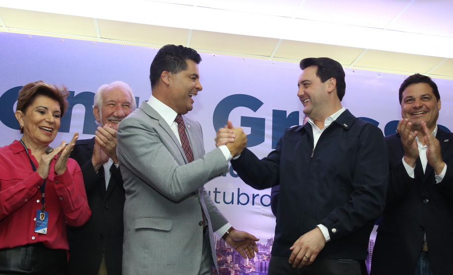 O governador Carlos Massa Ratinho Junior, acompanhado do prefeito Marcelo Rangel, do vice-governador Darci Piana e de diversas autoridades, assinou o decreto que transfere temporariamente a sede do governo estadual para o município. A iniciativa coincide com a Feira Paraná, que acontece de 18 a 27 de outubro.Foto:Jaelson Lucas / AEN