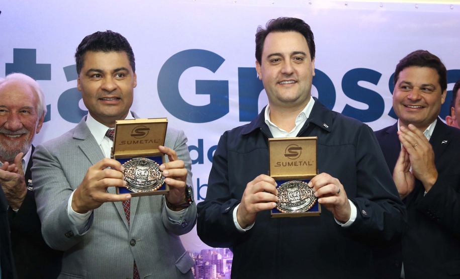 O governador Carlos Massa Ratinho Junior, acompanhado do prefeito Marcelo Rangel, do vice-governador Darci Piana e de diversas autoridades, assinou o decreto que transfere temporariamente a sede do governo estadual para o município. A iniciativa coincide com a Feira Paraná, que acontece de 18 a 27 de outubro.Foto:Jaelson Lucas / AEN