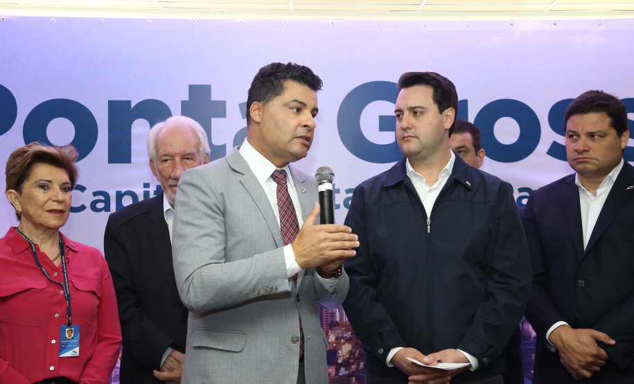 O governador Carlos Massa Ratinho Junior, acompanhado do prefeito Marcelo Rangel, do vice-governador Darci Piana e de diversas autoridades, assinou o decreto que transfere temporariamente a sede do governo estadual para o município. A iniciativa coincide com a Feira Paraná, que acontece de 18 a 27 de outubro. Foto:Jaelson Lucas / AEN