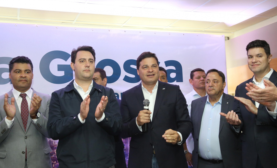 O governador Carlos Massa Ratinho Junior, acompanhado do prefeito Marcelo Rangel, do vice-governador Darci Piana e de diversas autoridades, assinou o decreto que transfere temporariamente a sede do governo estadual para o município. A iniciativa coincide com a Feira Paraná, que acontece de 18 a 27 de outubro. Foto:Jaelson Lucas / AEN