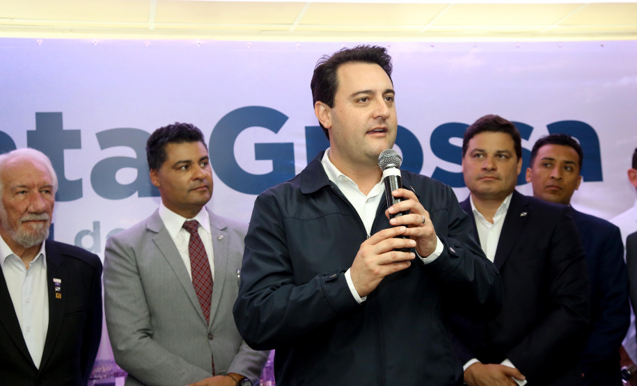 O governador Carlos Massa Ratinho Junior, acompanhado do prefeito Marcelo Rangel, do vice-governador Darci Piana e de diversas autoridades, assinou o decreto que transfere temporariamente a sede do governo estadual para o município. A iniciativa coincide com a Feira Paraná, que acontece de 18 a 27 de outubro.Foto:Jaelson Lucas / AEN