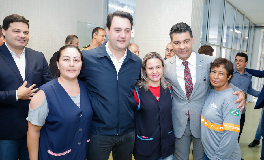 Um ato na prefeitura de Ponta Grossa, nos Campos Gerais, marcou a instalação da sede do Governo do Estado na cidade na manhã desta quarta-feira (23). Por dois dias, na quarta e quinta-feira (24), toda a equipe da administração pública estadual despachará do Centro de Eventos de Ponta Grossa.