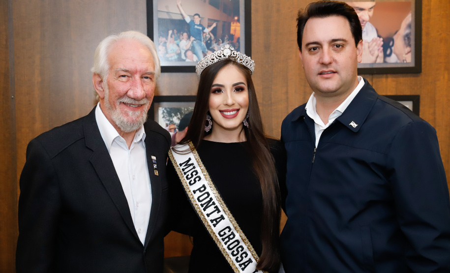 Um ato na prefeitura de Ponta Grossa, nos Campos Gerais, marcou a instalação da sede do Governo do Estado na cidade na manhã desta quarta-feira (23). Por dois dias, na quarta e quinta-feira (24), toda a equipe da administração pública estadual despachará do Centro de Eventos de Ponta Grossa.