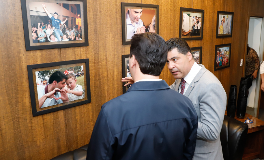 Um ato na prefeitura de Ponta Grossa, nos Campos Gerais, marcou a instalação da sede do Governo do Estado na cidade na manhã desta quarta-feira (23). Por dois dias, na quarta e quinta-feira (24), toda a equipe da administração pública estadual despachará do Centro de Eventos de Ponta Grossa.