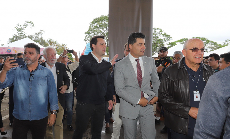 O governador concede coletiva à imprensa.Ponta Grossa, 23-10-19.Foto: Arnaldo Alves / AEN.