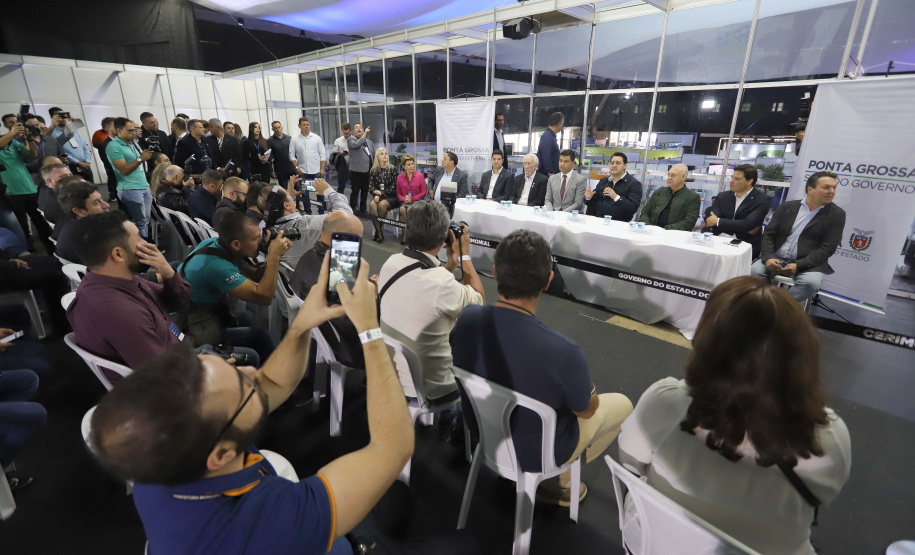 O governador concede coletiva à imprensa.Ponta Grossa, 23-10-19.Foto: Arnaldo Alves / AEN.