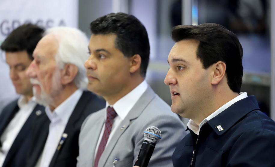 O governador concede coletiva à imprensa.Ponta Grossa, 23-10-19.Foto: Arnaldo Alves / AEN.