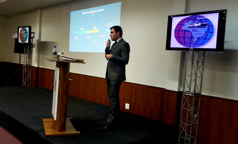 A Portos do Paraná enviou nesta quarta-feira (23) 43 funcionários para participar do 3° Seminário de Cabotagem e Intermodalidade - Logística e Infraestrutura, organizado pelo Instituto de Diplomacia Empresarial e Marketing de Cidades (Idem). São 250 pessoas no evento que acontece durante todo o dia em Paranaguá. Foto: Pierpaolo Nota/ Portos do Paraná