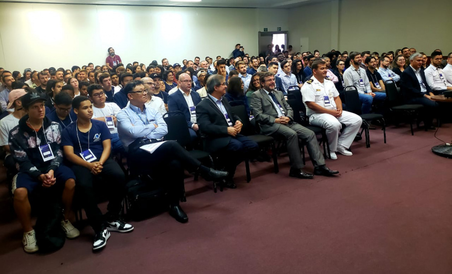 A Portos do Paraná enviou nesta quarta-feira (23) 43 funcionários para participar do 3° Seminário de Cabotagem e Intermodalidade - Logística e Infraestrutura, organizado pelo Instituto de Diplomacia Empresarial e Marketing de Cidades (Idem). São 250 pessoas no evento que acontece durante todo o dia em Paranaguá.Foto: Pierpaolo Nota/ Portos do Paraná