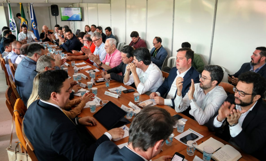 A empresa pública Portos do Paraná vai aproveitar a participação na Feira Paraná, em Ponta Grossa, para impulsionar novos negócios. A cidade dos Campos Gerais é a segunda principal origem de cargas que embarcam em Paranaguá para o Mundo e onde o setor produtivo, paranaense e de outros estados, está reunido até domingo (27). Foto: Claudio Neves/Portos do Paraná