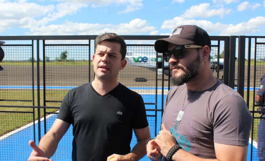 O primeiro voo de Curitiba para Paranavaí decolou às 13h10 desta quarta-feira (23) e pousou no município 1h45 depois, recolocando a cidade da região Noroeste no mapa da aviação regional. Os voos entre as duas cidades serão sempre no período da tarde, às 13h10, às segundas, quartas e sextas. O trajeto contrário será nos mesmos dias, às 15h15.Foto: Prefeitura de Paranavaí