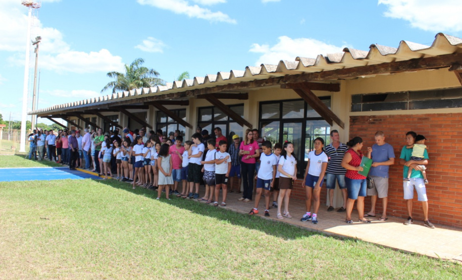 O primeiro voo de Curitiba para Paranavaí decolou às 13h10 desta quarta-feira (23) e pousou no município 1h45 depois, recolocando a cidade da região Noroeste no mapa da aviação regional. Os voos entre as duas cidades serão sempre no período da tarde, às 13h10, às segundas, quartas e sextas. O trajeto contrário será nos mesmos dias, às 15h15.Foto: Prefeitura de Paranavaí