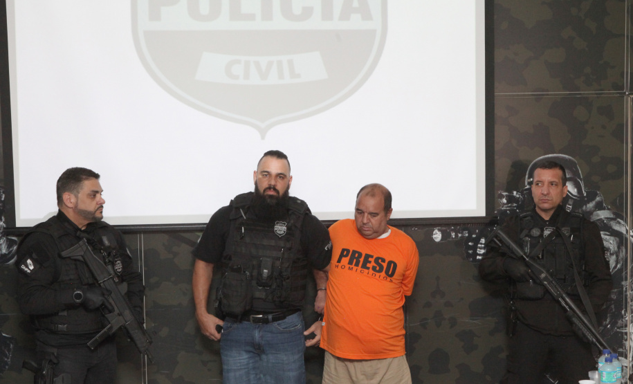 A Polícia Civil do Paraná (PCPR) interrogou Carlos Eduardo dos Santos, 52 anos, na noite de terça-feira (22), em Curitiba