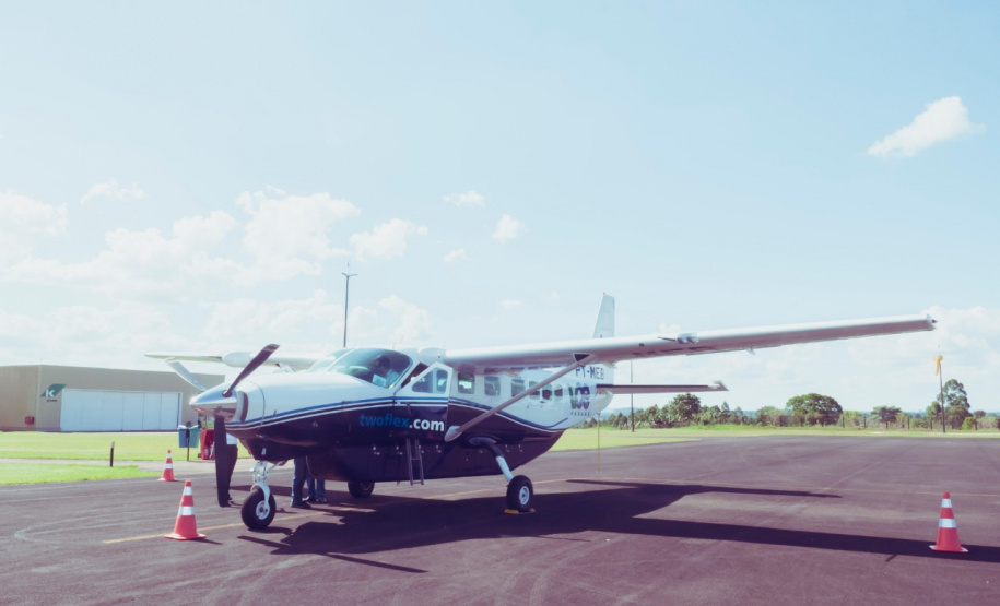 Os três voos semanais diários entre Curitiba e Telêmaco Borba vão ajudar o novo ciclo de crescimento da cidade, que será impulsionado pelos investimentos de R$ 9,1 bilhões da Klabin na ampliação da fábrica de Ortigueira, cidade vizinha. Serão criados mais de 11 mil postos de trabalho na região nos próximos anos.Foto: Prefeitura de Telêmaco Borba