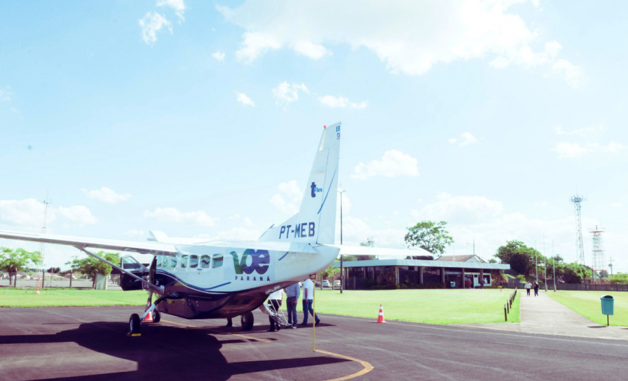 Os três voos semanais diários entre Curitiba e Telêmaco Borba vão ajudar o novo ciclo de crescimento da cidade, que será impulsionado pelos investimentos de R$ 9,1 bilhões da Klabin na ampliação da fábrica de Ortigueira, cidade vizinha. Serão criados mais de 11 mil postos de trabalho na região nos próximos anos.Foto: Prefeitura de Telêmaco Borba