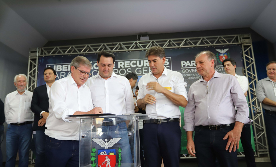 Nesta quinta-feira (24), dentro das atividades da transferência da sede do Governo do Estado para Ponta Grossa, o governador Carlos Massa Ratinho Junior anunciou as primeiras cidades que receberão condomínios para idosos.Foto: Arnaldo Alves / AEN.