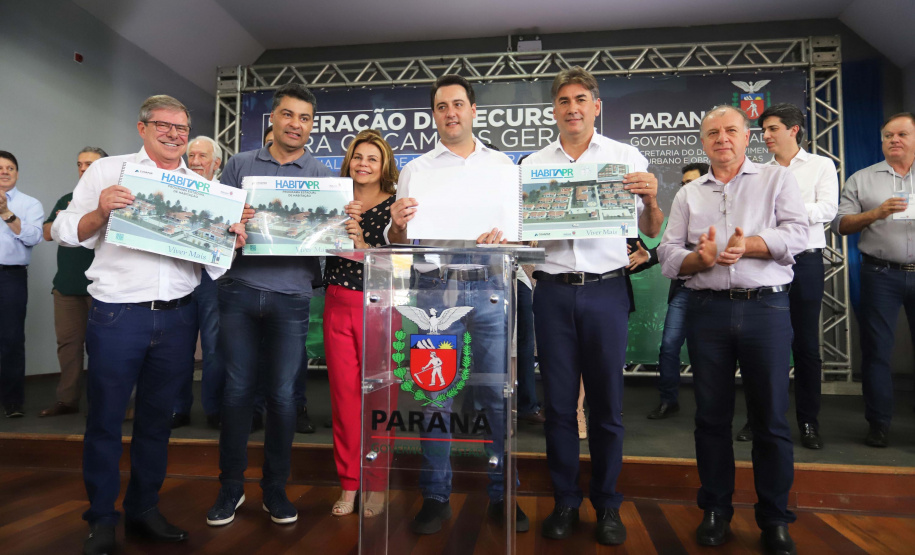 Nesta quinta-feira (24), dentro das atividades da transferência da sede do Governo do Estado para Ponta Grossa, o governador Carlos Massa Ratinho Junior anunciou as primeiras cidades que receberão condomínios para idosos.Foto: Arnaldo Alves / AEN.