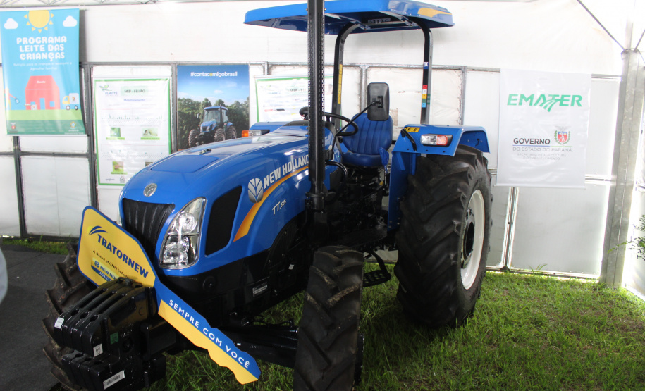 A Secretaria de Estado da Agricultura e do Abastecimento fez nesta quarta-feira (23) mais uma entrega simbólica do Programa Trator Solidário, durante a Feira Paraná, em Ponta Grossa.  Foto: Divulgação/SEAB