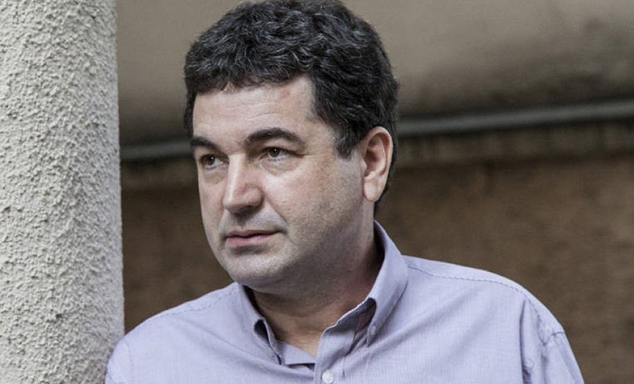 Seis cidades paranaenses participam nesta sexta-feira (25) de um evento simultâneo organizado pela Flibi, a Festa Literária da Biblioteca Pública do Paraná. Às 15h, professores, escritores e artistas de Curitiba, Maringá, Londrina, Ponta Grossa, Cascavel e Foz do Iguaçu discutem e declamam a obra de Dalton Trevisan em bibliotecas locais, com entrada gratuita. Foto: Divulgação/BPP