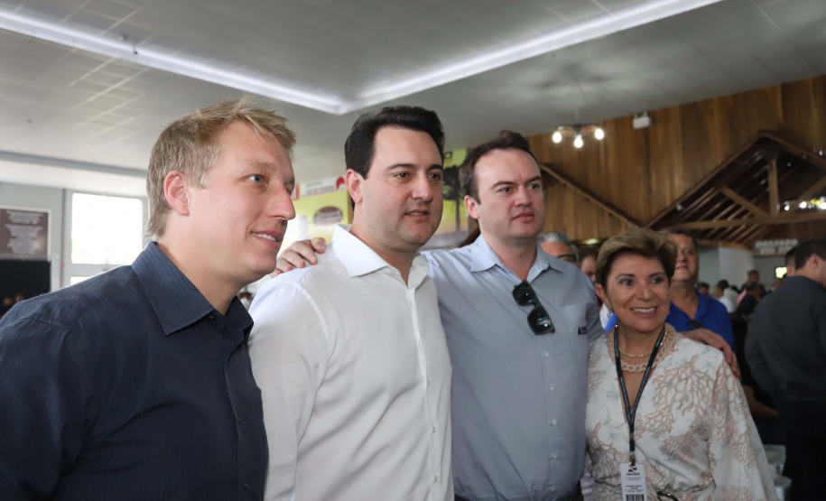 Nesta quinta-feira (24), dentro das atividades da transferência da sede do Governo do Estado para Ponta Grossa, o governador Carlos Massa Ratinho Junior anunciou as primeiras cidades que receberão condomínios para idosos