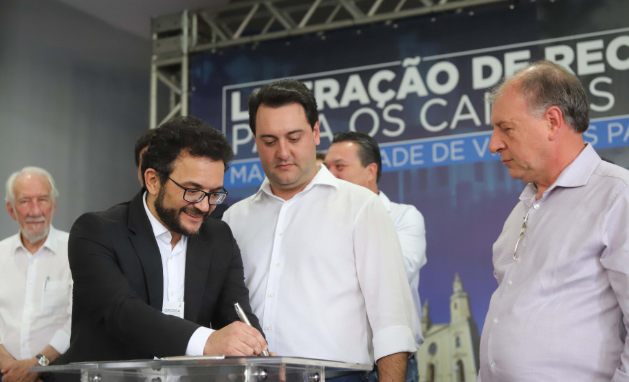 Nesta quinta-feira (24), dentro das atividades da transferência da sede do Governo do Estado para Ponta Grossa, o governador Carlos Massa Ratinho Junior anunciou as primeiras cidades que receberão condomínios para idosos