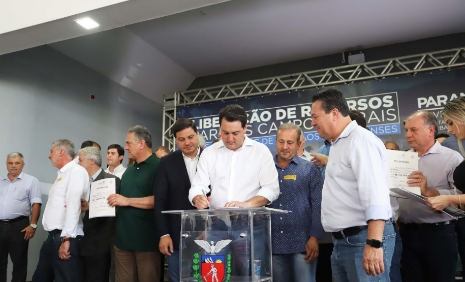 Nesta quinta-feira (24), dentro das atividades da transferência da sede do Governo do Estado para Ponta Grossa, o governador Carlos Massa Ratinho Junior anunciou as primeiras cidades que receberão condomínios para idosos